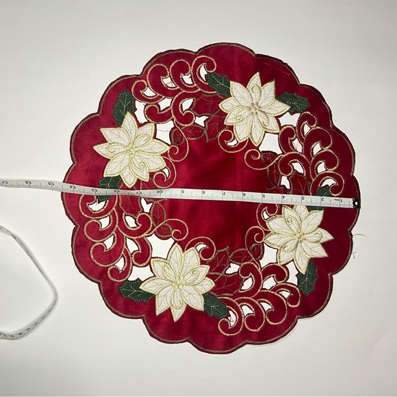 Christmas-themed, round, 4 embroidered placemats - Picture 6 of 6